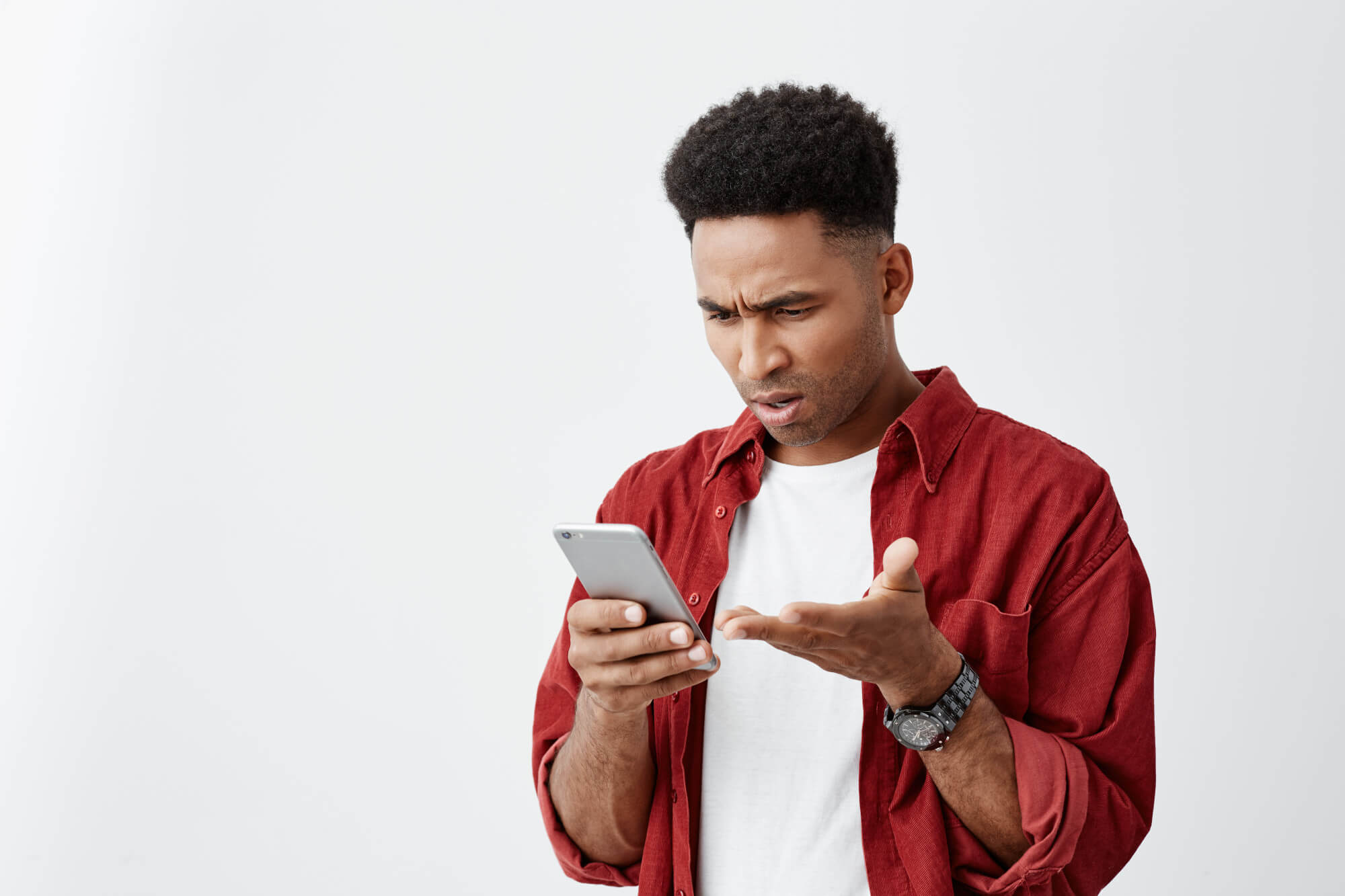 Imagem de capa do post Aplicativos mobile: conheça 5 problemas que comprometem a qualidade e experiência dos usuários